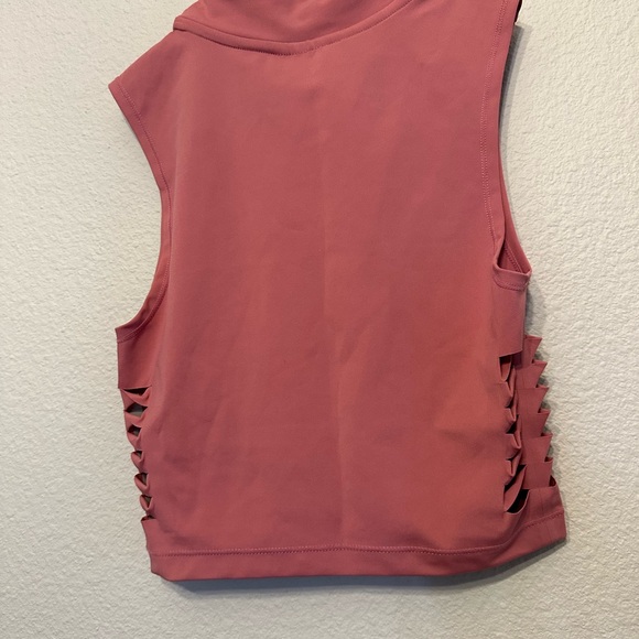 Nike Dri Fit Cropped Tank High Neck Size XS  Dusty Pink Cut Out Sides - Picture 4 of 5